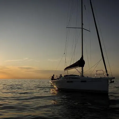 Yacht Z6 Dolcevita Botel