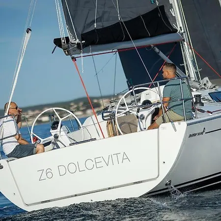 Yacht Z6 Dolcevita