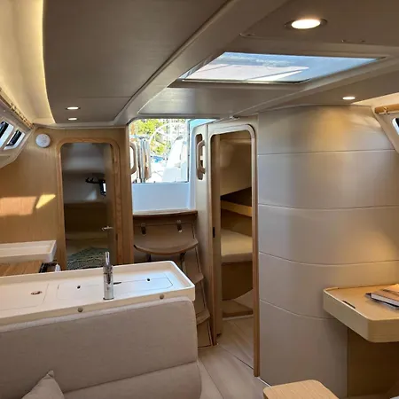 Botel Yacht Z6 Dolcevita Rovinj