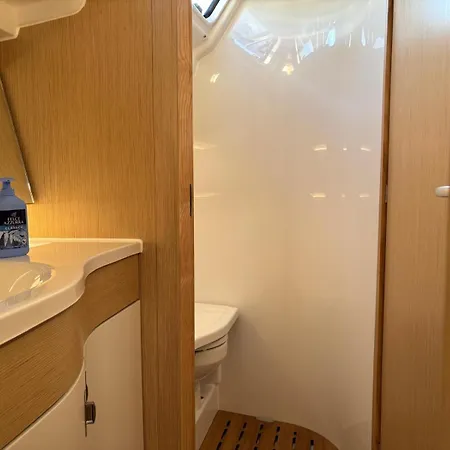 Yacht Z6 Dolcevita Botel *